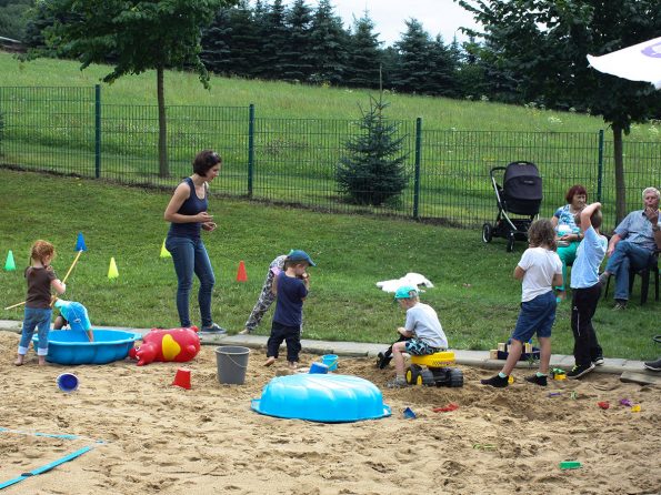 Die Kinder unserer Mitarbeiter wurden von unserer Controllerin Katharina mit Spielen bestens unterhalten.